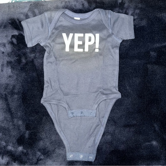 Pregnancy Announcement Sibling Outfits - Picture 3 of 7